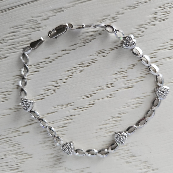 14k white gold  diamond heart bracelet - Picture 3 of 8